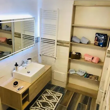 Apartment In With Sea View - 24 M² And Terrace *