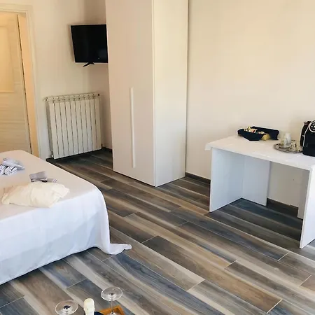 In With Sea View - 24 M² And Terrace Апартаменты *